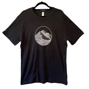 Alternative Men’s Mountain Motif Short Sleeve Tee Black L